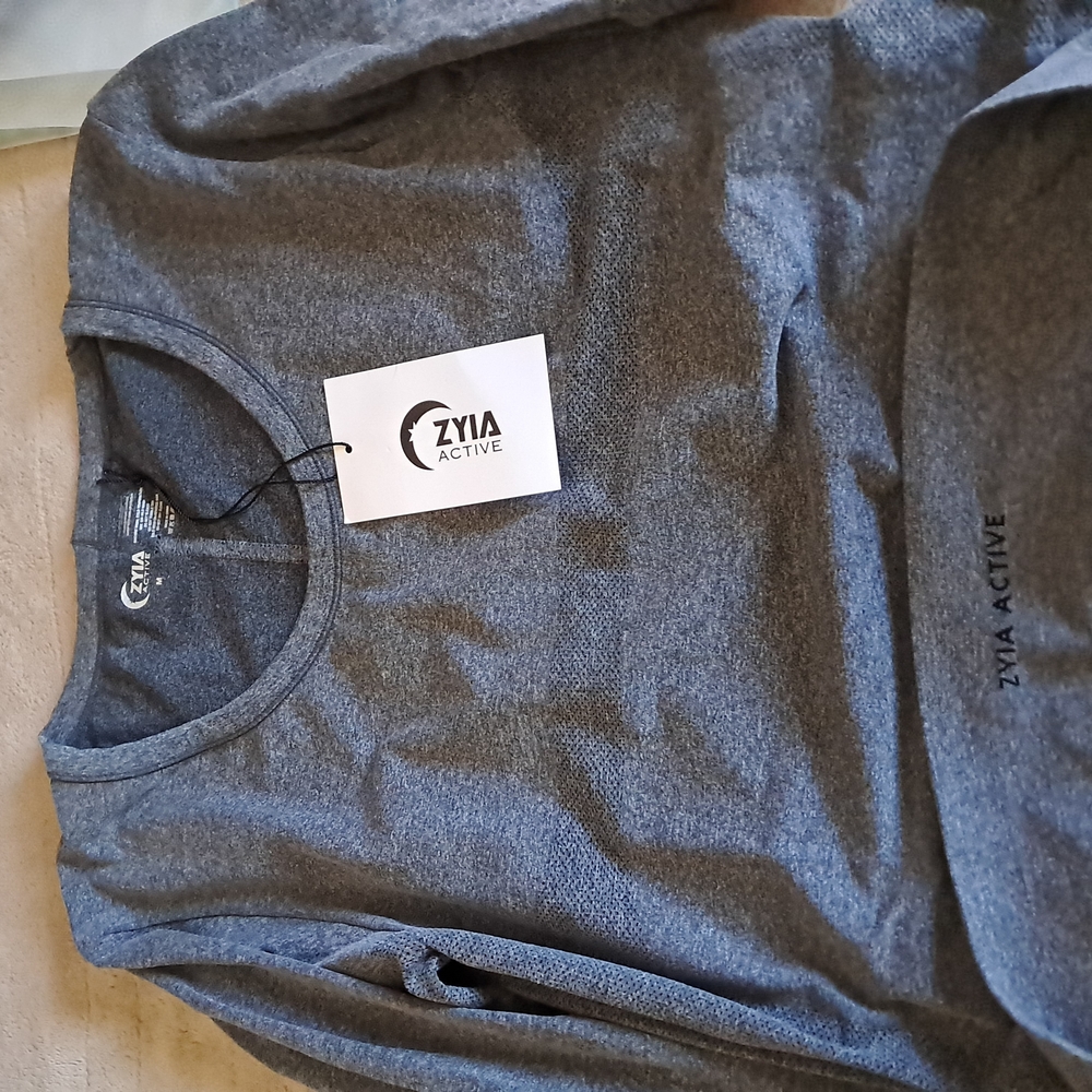 Active USA WOMENS Gray Shirt